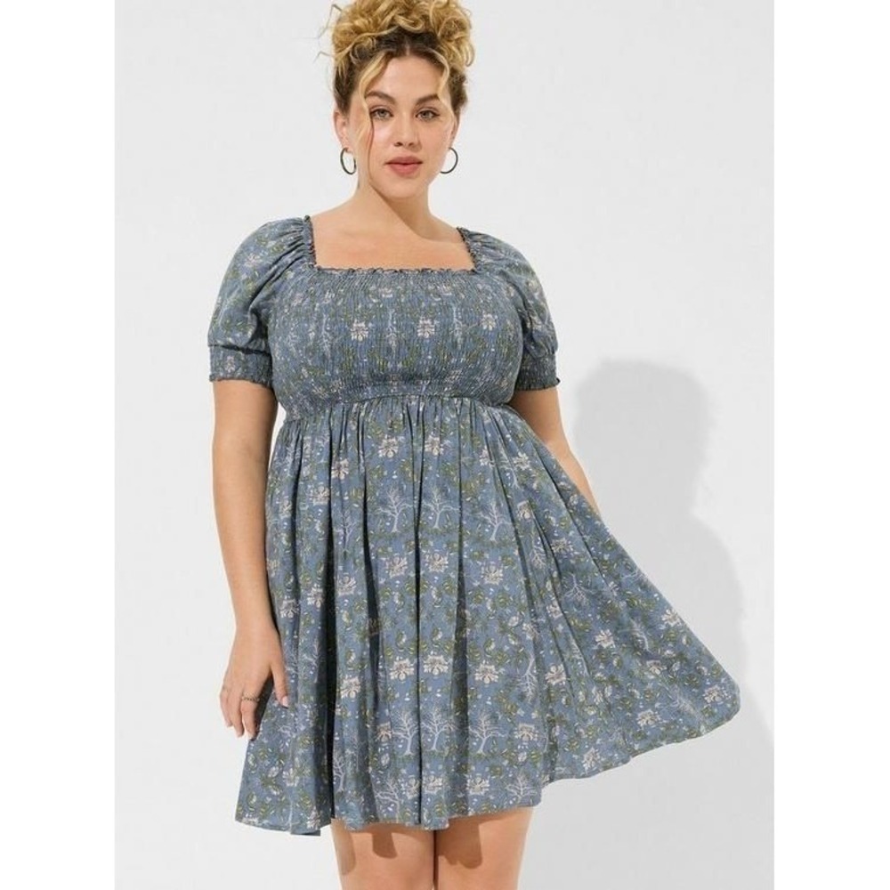 Torrid Outlander Dress 1X Blue Floral Smocked Puff Sleeve Skater Mini Pockets